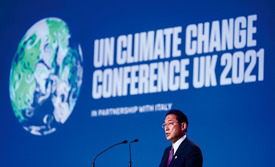 岸田文雄首相は2021年11月、英グラスゴーで開催した気候変動枠組み条約第26回締約国会議（COP26）の会場を訪れ、スピーチした<br><span class="fontSizeS">（写真：代表撮影/ ロイター/ アフロ）</span>
