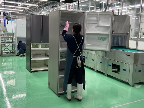 使用済み製品を分解、洗浄などし、再製品化するヤマダホールディングスグループのリユース工場