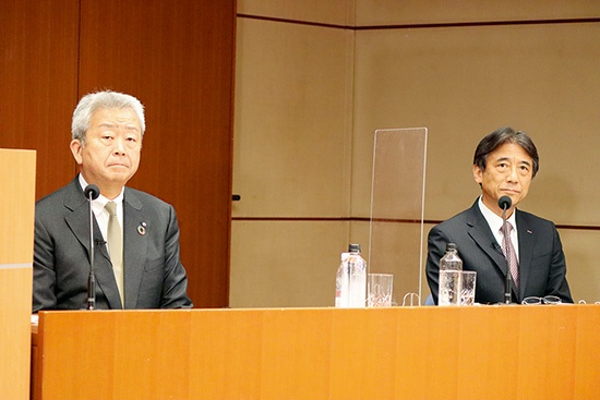 NTTとNTTドコモが2020年9月29日に開催した合同会見の様子。NTTの澤田純社長（左）と、NTTドコモの吉澤和弘社長（右）<br><span class="fontSizeS">（写真：NTTドコモ）</span>