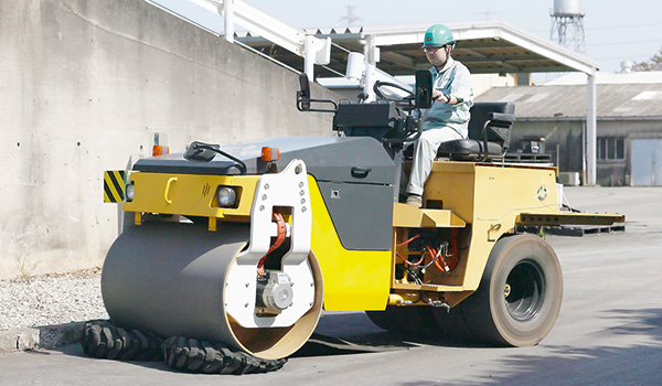 開発を進めるEV対応の舗装ローラー<br><span class="fontSizeS">（写真：酒井重工業）</span>