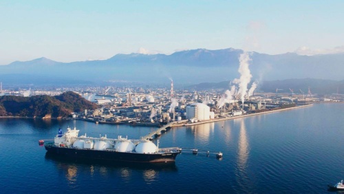 The funds raised by transition bonds will be allocated to the Tokyo Gas Niihama LNG project. The terminal will supply natural gas to Sumitomo Joint Electric Power Co. Ltd's new thermal power plant and take on the challenge of supplying zero carbon dioxide emission gas by using synthetic methane in the medium- to long-term. (Photo: TOKYO GAS)