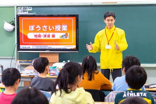 President Shinichi Hirose of Tokio Marine &amp; Nichido Fire Insurance has personally taught Disaster Prevention Lessons for elementary school students