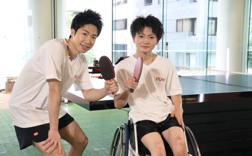 A live streaming event held in September on SDGs. Olympic table tennis gold medalist Jun Mizutani (left) was one participant