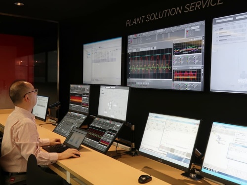 Azbil reduced carbon dioxide emissions at customer sites by a total of 2.76 million tons in fiscal 2022 (factory instrument room simulation at the demonstration facility inside the Fujisawa Technology Center).