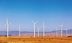 世界各地で再生可能エネルギーの開発・運営を積極的に行っている。（写真は、風力発電事業）<br><span class="fontSizeS">（写真提供：丸紅）</span>