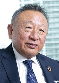 <b>岩田 彰一郎(いわた・しょういちろう)</b><br>アスクル 代表取締役社長 兼 CEO<br>1973年ライオン油脂(現ライオン)入社、商品開発などに携わる。86年プラス入社、主に文具の商品開発を担当したのち92年新規事業であるアスクル事業推進室室長に就任。97年アスクルの分社独立とともにアスクル代表取締役社長に就任(写真:木村 輝)