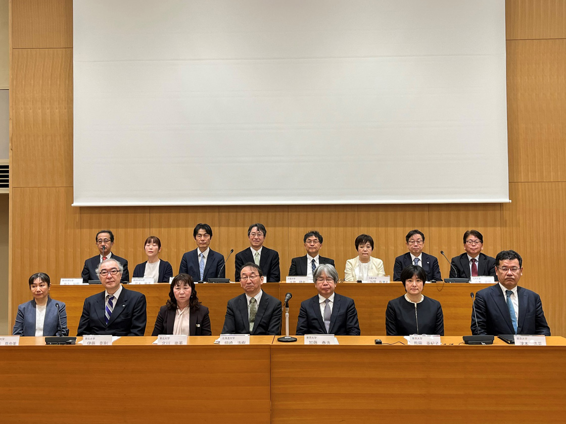 リケジョ比率13％に危機感、国立難関8大学理工系入試に「女子枠