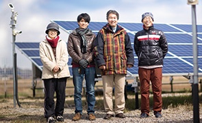 千葉県の木更津店は、小児ぜんそくで苦しむ子供たちのために造ったという木更津市にある太陽光発電所「しらさぎ発電所」の再エネ電力を使用（写真：スターバックス）