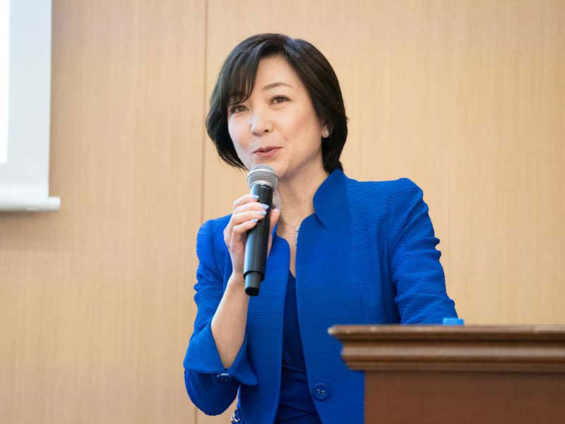 伝えすぎる」なぜいい？企業変革に必要なのは みずほFG秋田夏実