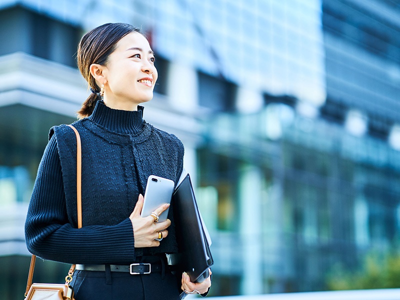 「賃金格差」女性のキャリア意欲下げる 製造・IT…業界別の生の声