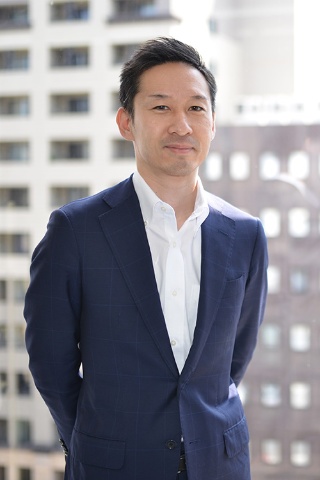 ピースマインド株式会社 代表取締役社長 荻原英人(おぎわら・ひでと)氏<br/>国際基督教大学(ICU)教養学部国際関係学科卒<br/>国際EAP協会認定 国際EAPコンサルタント(CEAP)、産業カウンセラー<br/>大学在学中の1998年に、メンタルヘルスサービスのピースマインド創業。2018年より現職。日本・アジアにおけるEAP(従業員支援プログラム)サービスのパイオニアとして約1000社の国内外の企業をサポート。「はたらくをよくする(R)」事業を通じて、人と組織の成長を支援している。Forbes JAPANが選ぶ「日本のインパクト・アントレプレナー35」選出。著書『レジリエンス ビルディング――「変化に強い」人と組織のつくり方』他