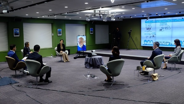 世界銀行TDLC事務所内スタジオで開催されたラウンドテーブル・ディスカッション（写真提供：世界銀行東京開発ラーニングセンター（TDLC））