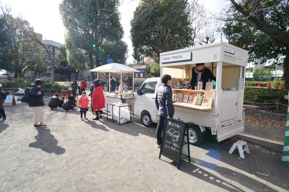 街かどの路面や公園のカフェやキッチンカーなどから漂うコーヒーの香りが、親切行動や人との交流などの社会的健康に結びついている可能性がある（写真：新・公民連携最前線）