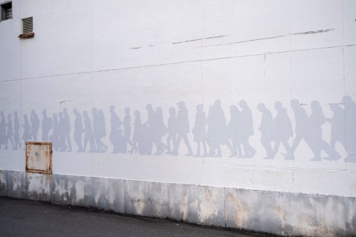 ホテルニューツルタの壁に描かれた壁画は画家・国本泰英氏の作品(写真:小口正貴)