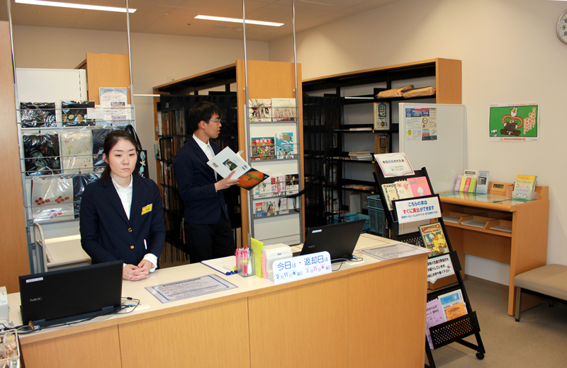 貸し出しと返却に特化 世田谷区の 図書館カウンター 新 公民連携最前線 Pppまちづくり