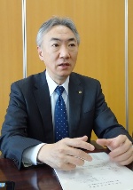 気仙沼地域開発社長の菅原昭彦氏。気仙沼の酒蔵「男山本店」の社長でもある。震災で全壊、流失した本社と倉庫の復旧を行いながら、まちの復興に尽力する。(写真:日経BP総研)