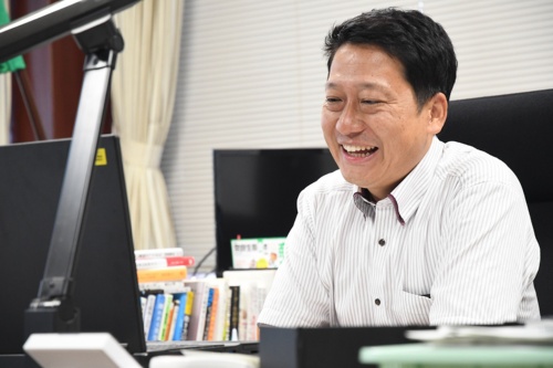 オンラインでのインタビューに臨む生駒市長の小紫氏(写真提供:生駒市)