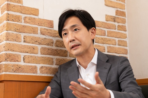 千代田区長の樋口高顕氏