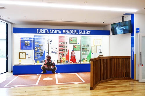 福祉棟1階には川西市出身の元プロ野球選手、古田敦也氏のギャラリーも