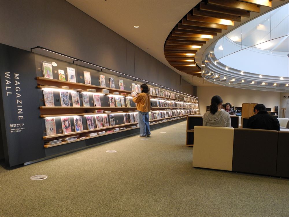 図書館とイベント広場を核に年間約200万人を集客、都城市