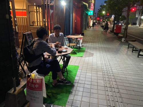 詳報 佐賀県がコロナ対策で歩道にテラス席 発案から半月でスピード実施 新 公民連携最前線 Pppまちづくり 詳報 佐賀県がコロナ対策で歩道にテラス席 発案から半月でスピード実施 新 公民連携最前線 Pppまちづくり