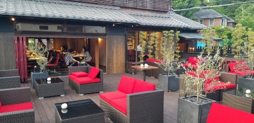 東近江市役所近くの住宅街に楓江庵の2店舗目が5月に開業した(写真:寺尾 豊)