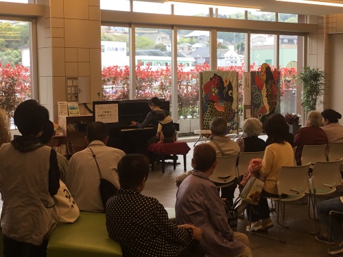 音大出身の地元住民が、駅ピアノでコンサートを2カ月に1回程度開催している（写真：大和リース）