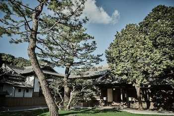 高宮庭園茶寮の本館玄関(出所:福岡市)