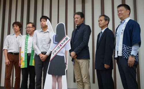発表会で登壇した日本マイクロソフトと各地方自治体の担当者