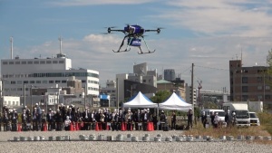 大阪港中央突堤で行われた海上飛行ではドローンが用いられた（出所：SkyDrive）