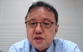 左から、コーディネーターを務めた日本大学特任教授の岸井氏、イオン北海道の関矢氏、大和ハウス工業の瓜坂氏(シンポジウムのオンライン画面より)