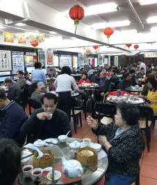 毎朝300人位、高齢者の常連客がいるという人気飲茶店、蓮香居（写真：筆者が撮影）