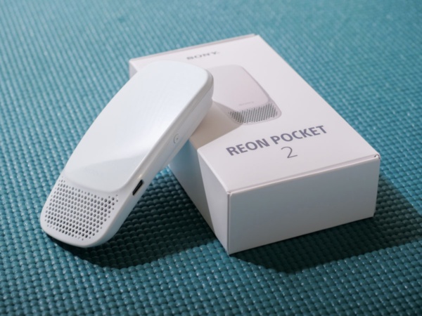 ソニーのウエアラブルサーモデバイス「REON POCKET 2」。メーカー希望小売価格は1万4850円（税込）。元はソニーによるスタートアップ創出・事業運営支援プログラム「Sony Startup Acceleration Program」から生まれた製品で、2021年４月に第2世代品として発売された