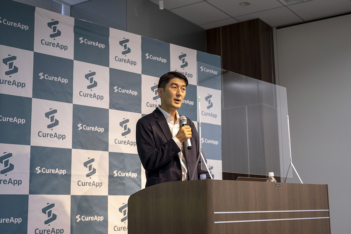 CureApp代表取締役CEO兼医師の佐竹晃太氏（写真：小口 正貴）