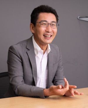 Varinos代表取締役CEOの桜庭喜行氏(写真:稲垣 純也、以下同)