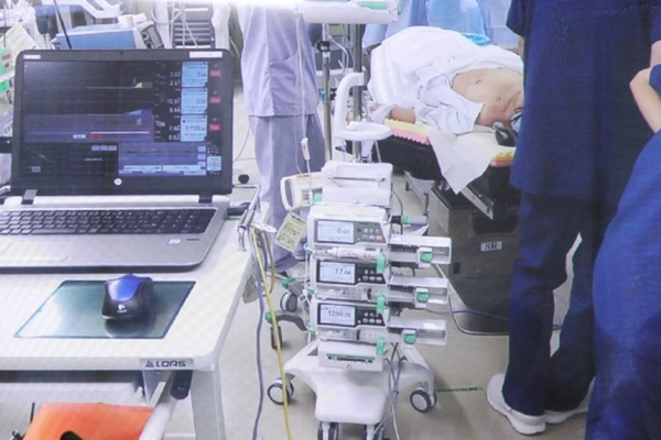 ロボット麻酔システムを使用した臨床研究の様子（出所：福井大学）