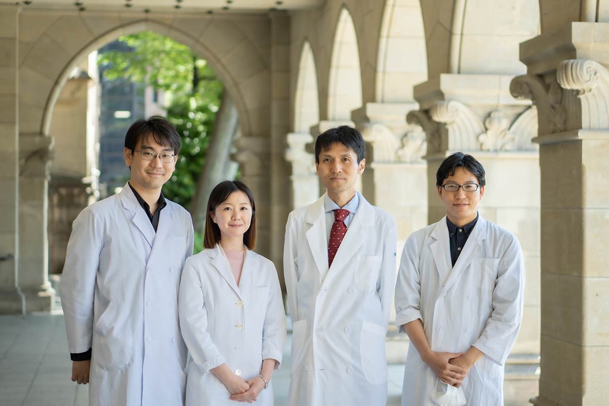 東京大学医学部附属病院糖尿病・代謝内科のNMN研究チーム。左から蔵並慧医師、成瀬京子医師、五十嵐正樹助教、三浦雅臣医師