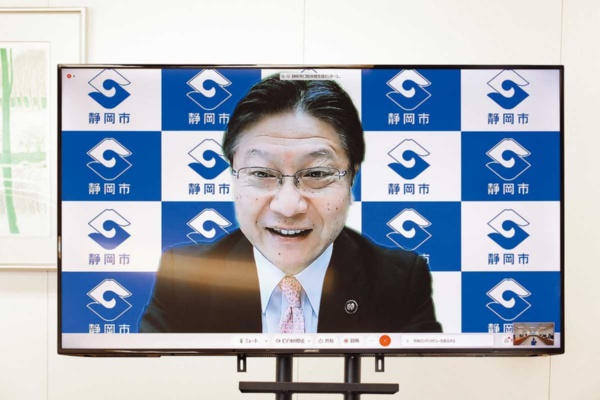 田辺信宏 (たなべ・のぶひろ) 氏静岡市長1961年生まれ。静岡市出身。1980年静岡県立静岡高校卒業、1985年早稲田大学政治経済学部卒業。旧静岡市議会議員1期、静岡県議会議員3期を経て、2011年4月より現職