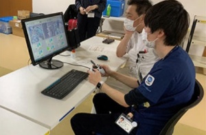医療従事者によるロボット操作状況(出所:プレスリリース)