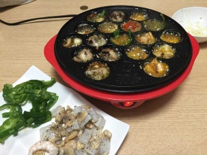 家電と酒 手軽にアヒージョ ギョーザ たこ焼き器は万能調理器 前編 カンパネラ