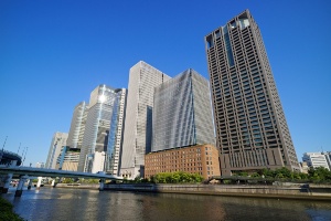 大阪・中之島の関電本店ビル(一番右)