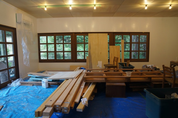 作業中の山の家改修プロジェクト「集会室」（写真：守山 久子）