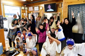 こちらはMEUTRALプロジェクトで実施してきた取り組みの一つ、「Social Good Camp 〜秘境の地域福祉探求ツアーin Miyoshi」の様子（写真は2018年9月に実施したツアーのもの）。