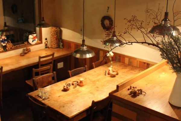 カフェ内に「森」がある、西国分寺「KURUMED COFFEE」（写真：棚沢永子）