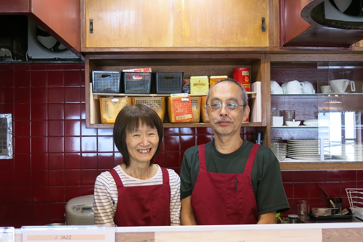 東京の森のカフェを取材したロングセラー 店の主人たちの物語に魅せられる ひとまち結び 東京の森のカフェを取材したロングセラー 店の主人たちの物語に魅せられる ひとまち結び