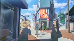 モザイクタイルで装飾されたビルが立つ「ながせ商店街」の一角。主人公たちが下校中に寄り道した際に作品中で登場した（写真：バウム、資料提供：日本アニメーション）