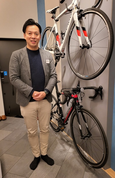 「星野リゾート　BEB5土浦」の総支配人 大庭祐太氏も、ロードバイクを所有するサイクリストだ