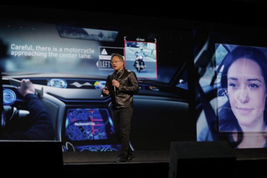 (写真1)AI Co-Pilot について説明する NVIDIA CEO のJen-Hsun Huang氏(出所:NVIDIA)