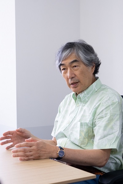 未来シェア取締役会長の中島秀之氏。東京五輪・パラリンピックの開催をきっかけにライドシェアの機運が高まることが規制緩和につながるのでは、と期待を寄せる。スーパーシティやスマートシティという枠組みの中でエリアを限って「便乗」が認められるようになる可能性も見込む(以下、人物写真の撮影は尾関裕士)