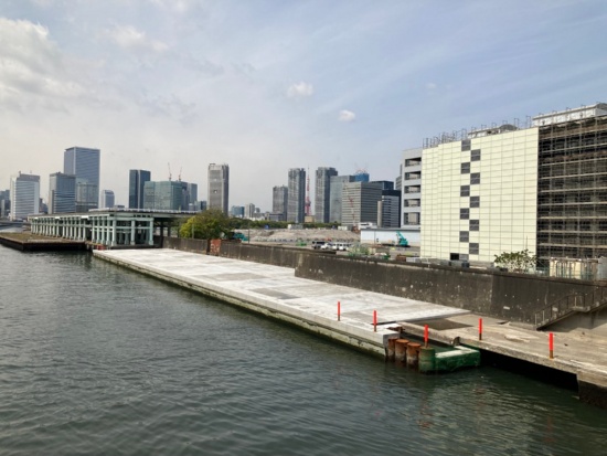 （写真1）東京都が所有する築地市場の跡地。そのまちづくりにあたる民間企業には自転車や次世代モビリティの活用提案を求める（写真：茂木俊輔）